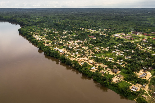 geographic landscape rainforests river villages water communityforestry forests forets houses livelihoods livingconditions tropicalforests waterresources yanonge tshopo drc