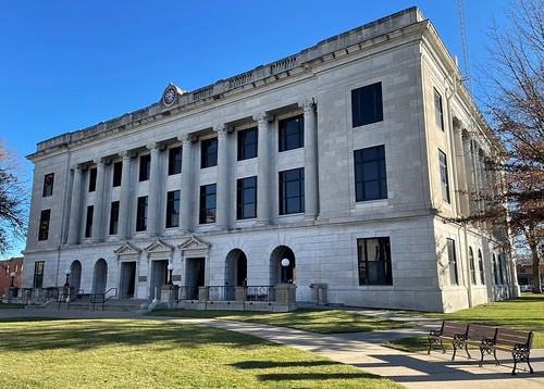 Pettis County Courthouse (Sedalia, Missouri) by courthouselover, Construction on this courthouse started in 1924 and was completed in 1925. The Classical Revival des