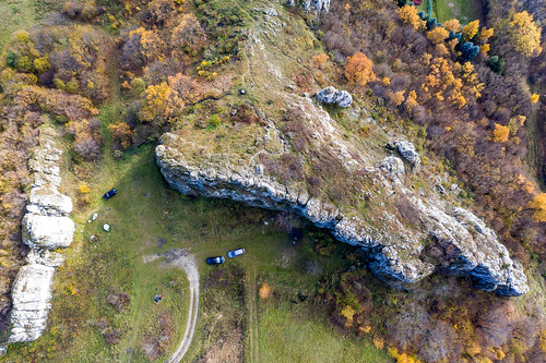 landscape outdoor drone autumn colors tree leaves rock stone 1k 5k 10k orientationl dolinkipodkrakowskie