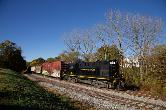 SVRR Shenandoah Valley Railroad RS-11 #367 Northbound Weyers Cave, VA 10-28-19