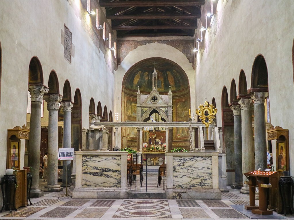 Interior de la iglesia de Santa Maria in Cosmedin