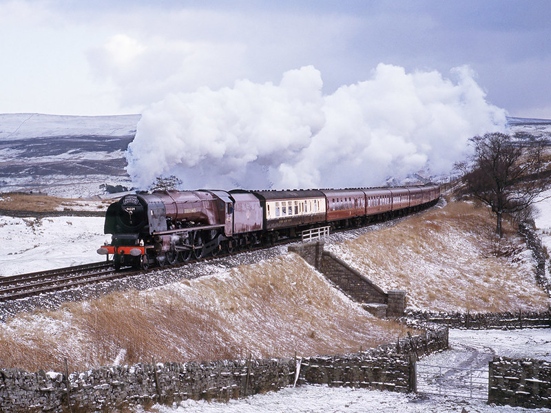 27th February 1993
LMS Princess Coronation Class 8P 46229 Duchess of Hamilton heading north at Lunds following a water stop at Garsdale