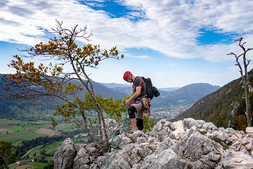 escalade climbing klettern limestone kalk grandval jura berne bern suisse schweiz svizzera switzerland fall rocks moutier