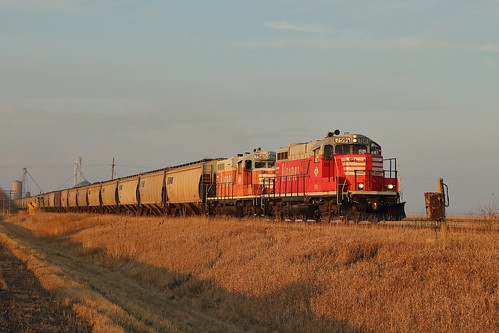 thebloomerline bloomer shortline railroad train freight graintrain grain strawn illinois wabashcallbox blol blol7591 7591 geep gp10 sunset goldenlight unittrain
