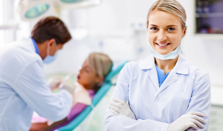 Klinik dokter gigi terbaik di Lebaksiu – Tegal