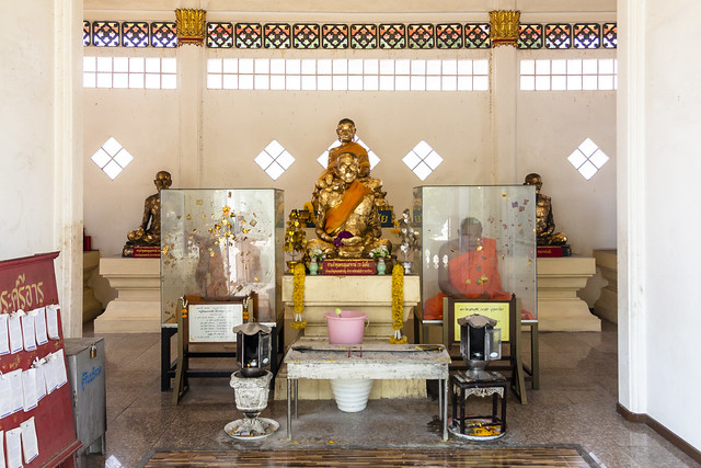 A shrine at Wat Poramai Yikawat in Ko Kret, Nonthaburi near Bangkok 1