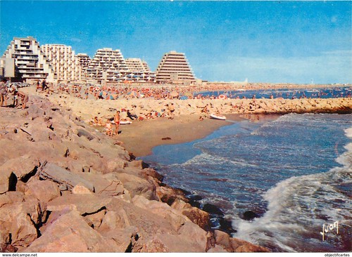 LA GRANDE MOTTE La PLAGE BORDEE Par les immeubles pyramidaux | by memoire2cite114