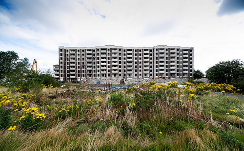BALLYMUN FLATS. #démolition #Habitat #Logements #cité #renouvellementurbain #HLM #Quartier #Banlieue UK | by memoire2cite114