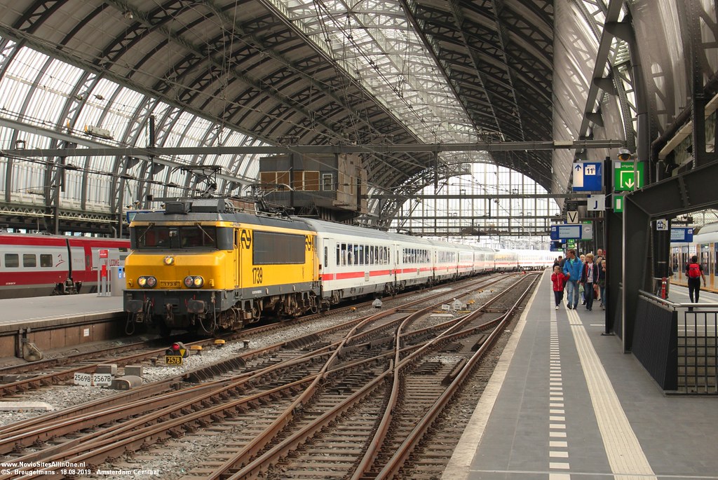 NS 1739 + IC Berlijn - Amsterdam Centraal 18-08-2019.
