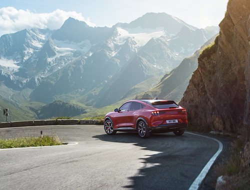 Mustang entra na era elétrica