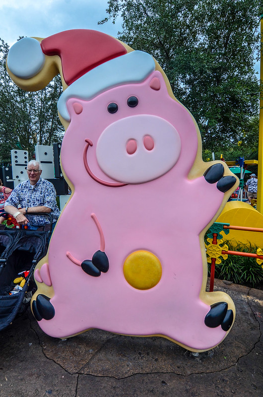 Christmas Hamm Toy Story Land DHS