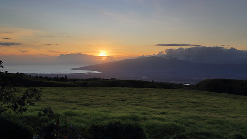 maui hawaii haleakala mountain sunset evening clouds pacificocean