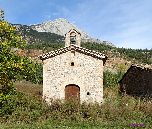La Vall de Lord'19 -21- De Montcalb a Gósol -05- Camí de l'Espà al Molí d'en Güell -06- Feners -01- Capilla Iglesia de Sant Antoni de Feners (XVIII) -02 (17-10-2019)