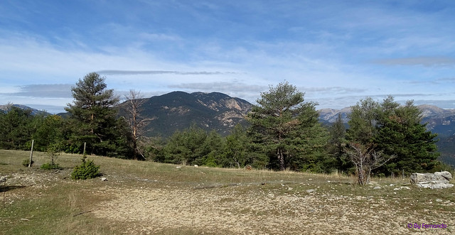 La Vall de Lord'19 -21- De Montcalb a Gósol -01- Camí de Montcalb -17- Coll del Pedró -02- Con la Serra del Verd y Serra del Cadí (17-10-2019)