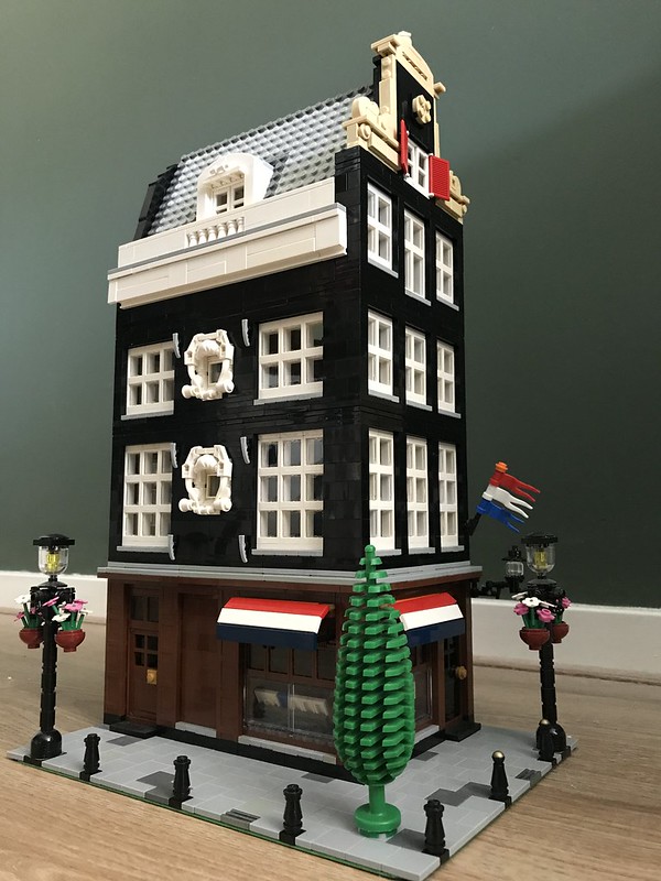 WIP for my Legoideas project Amsterdam Canalhouse. Love the lamppost on the façade