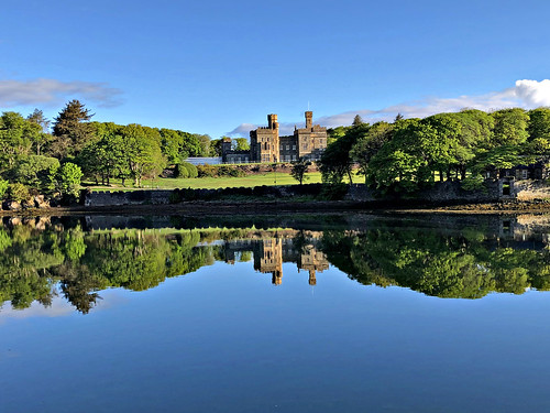 uk scotland lewis hebrides stornoway castle lewscastle reflection isleoflewis
