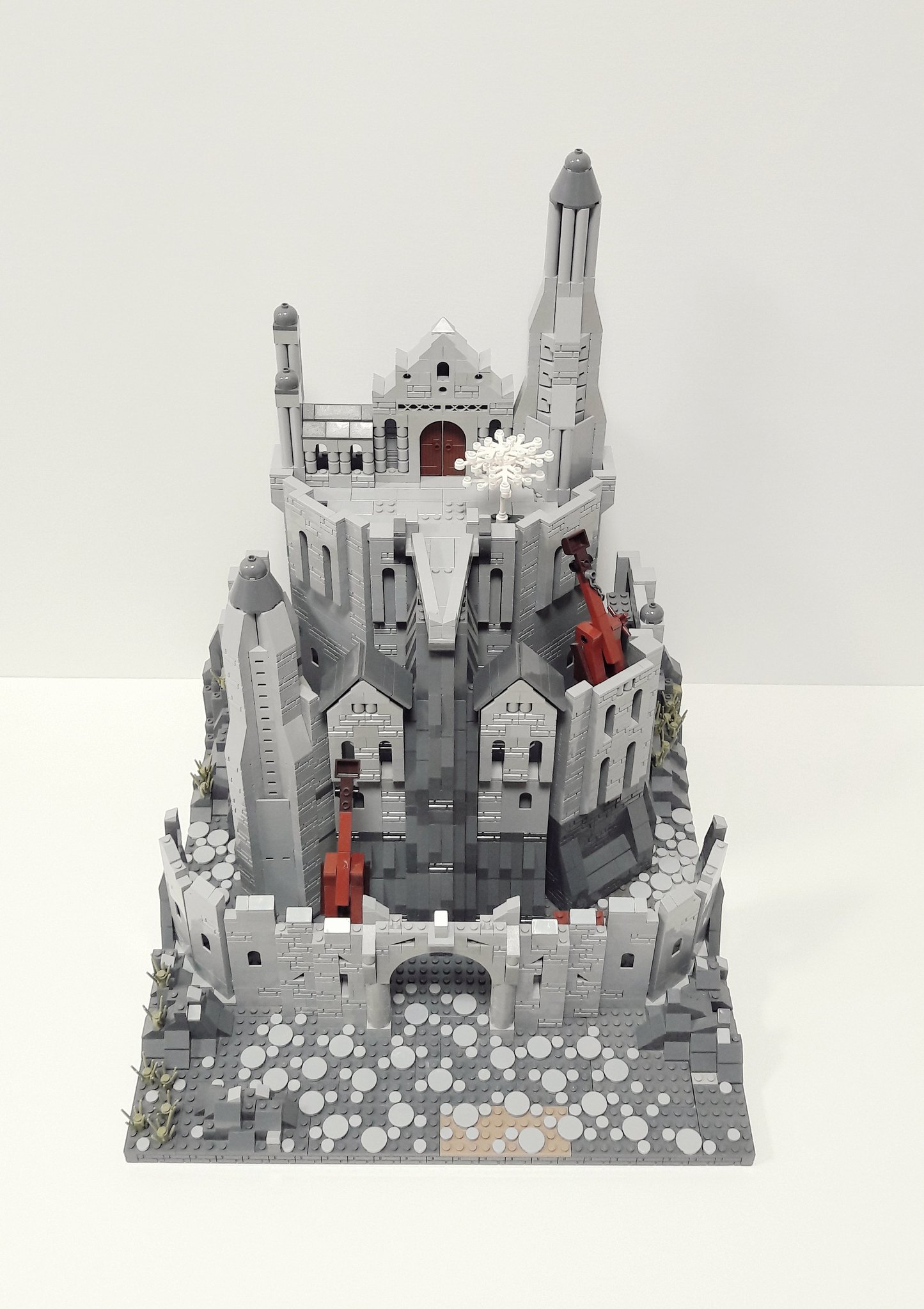 CCCXII - Siege of Minas Tirith - LEGO Historic Themes - Eurobricks