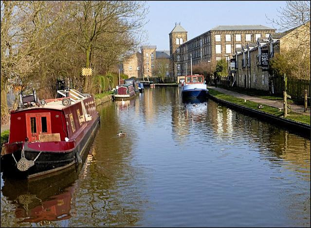 A sunny day on the canal.