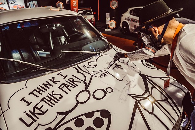 Ben Heine Live Drawing and Painting on a Vintage Car with only Posca Markers - Gentleman's Fair - Waregem Expo