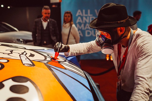Ben Heine Live Drawing and Painting on a Vintage Car with only Posca Markers - Gentleman's Fair - Waregem Expo