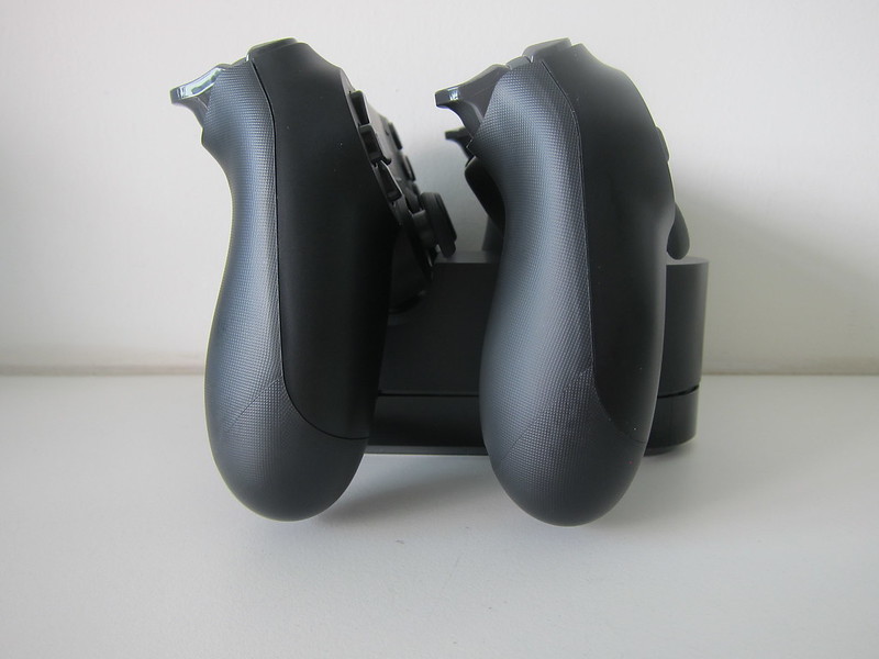 Sony DualShock 4 Charging Station - With DualShock 4 Controllers - Side