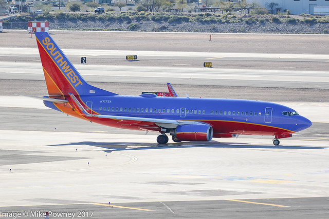 N717SA - 1998 build Boeing B737-7H4, taxiing for departure at Phoenix