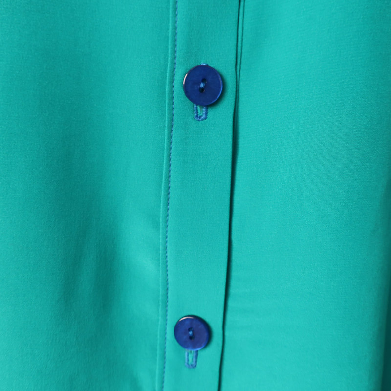 green shirt buttonholes