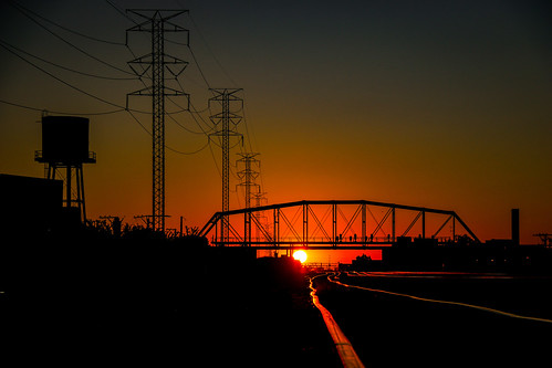 metra metx pennsylvaniarailroad prr railroad milwaukeeroad milw railway unionstation chicago illinois cus metbridge metropolitanwest elevated bridge sunset