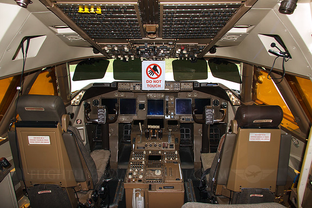 Qantas Boeing 747-48E VH-OEB Cockpit