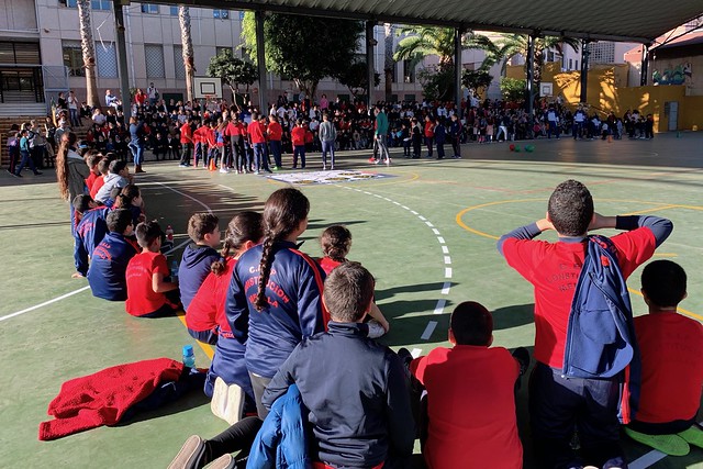 SOCIAL | Locura en el CEIP Constitución con la visita del Melilla Baloncesto