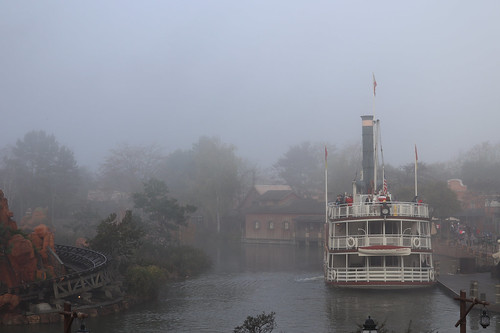 Frontierland in the mist