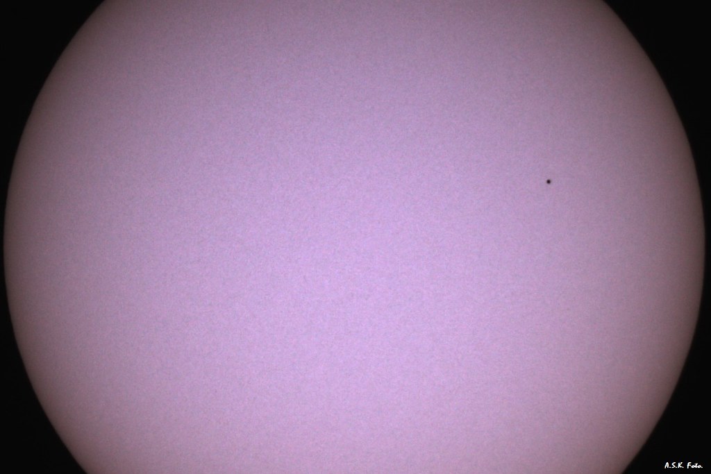 Tránsito de Mercurio 2019 en luz blanca (magnificado).