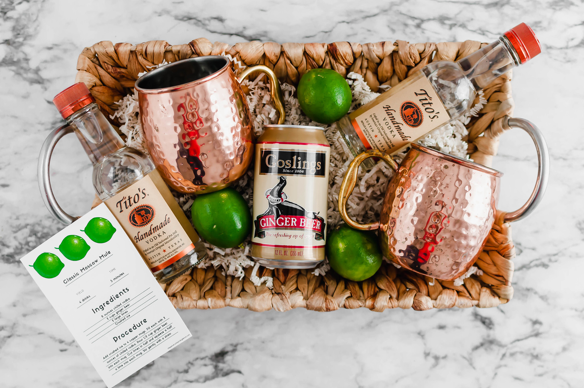 Combine two holiday favorites, drinks and gift giving, with this fun DIY Moscow Mule Kit. A cute recipe card printable is available for free download too.