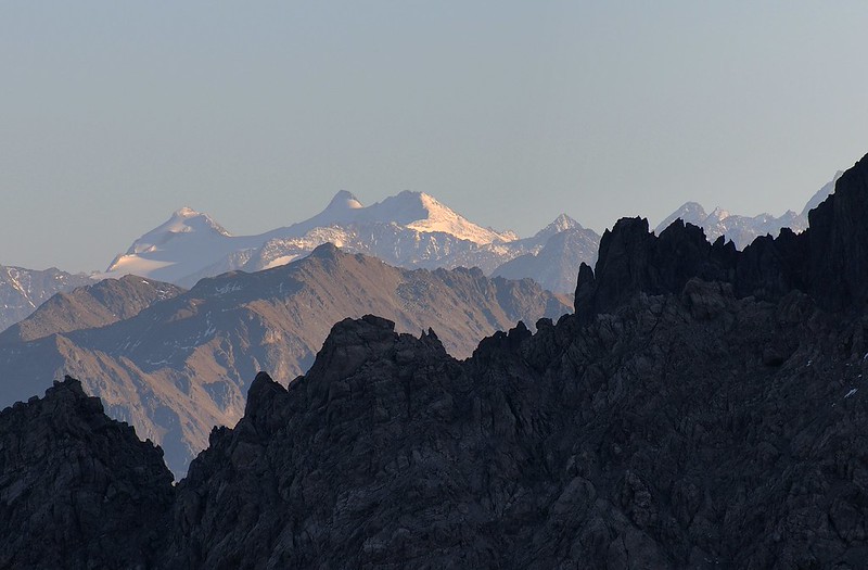 20191026-040F | Blick vom Falschen Kogel (2388 m) zum Zuckerhütl (3505 m) in den Stubaier Alpen. Tirol, 26.10.2019
