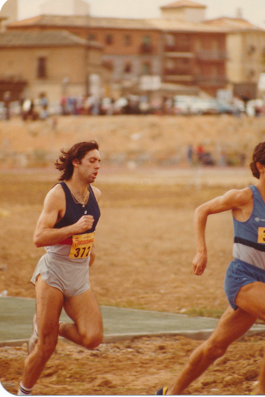 Colomán Trabado en la pista de atletismo del Salto del Caballo en octubre de 1982. Colección de Tomás García del Cerro
