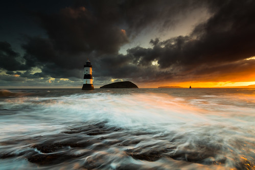 penmon lighthouse puffinisland sunrise anglesey gwynedd uk waves canon 80d sigma 1020mm leefilters