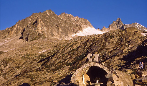 italy italia presanellagroup outdoors hiking landscape mountain morning presanella chapel