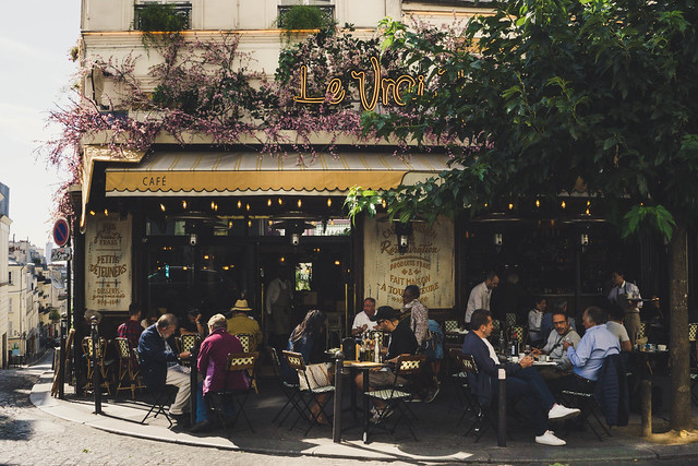 Un café à Paris