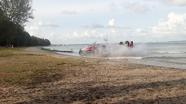 Hovercraft lands on Changi Beach