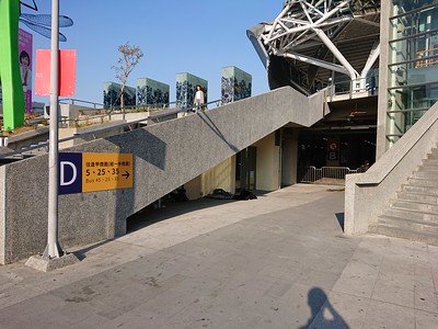 台中轉運中心：往D月台指標