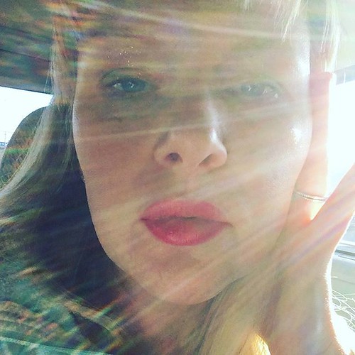 Glitter eyes, berry lips and sunbeams on the way to Brenna’s this morning. ✨✨✨
