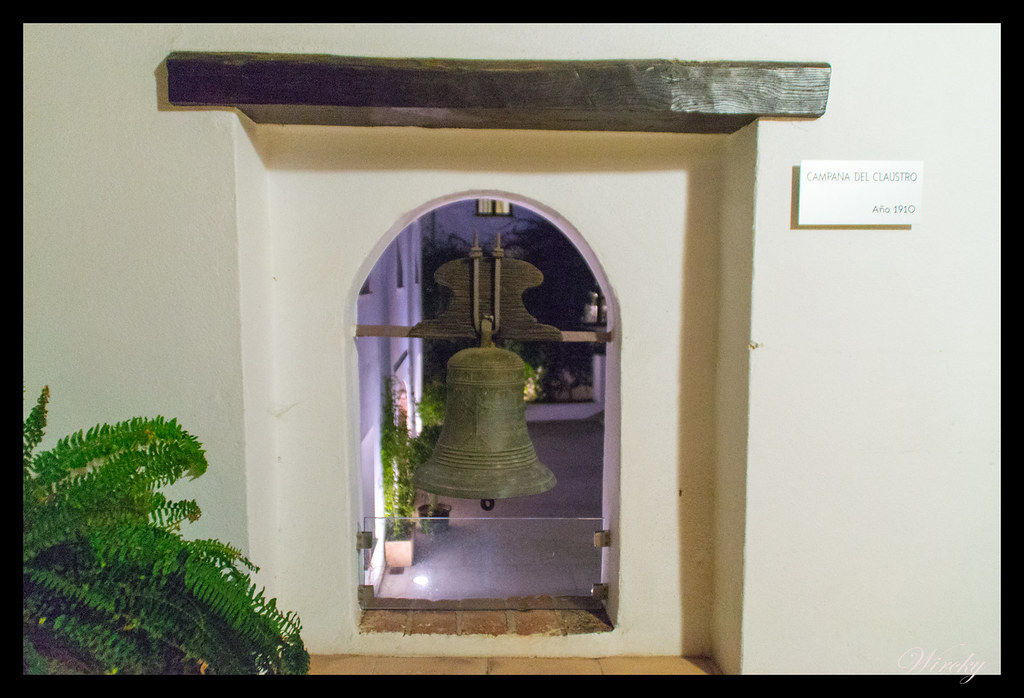 Campana del claustro del Hotel Convento de Aracena