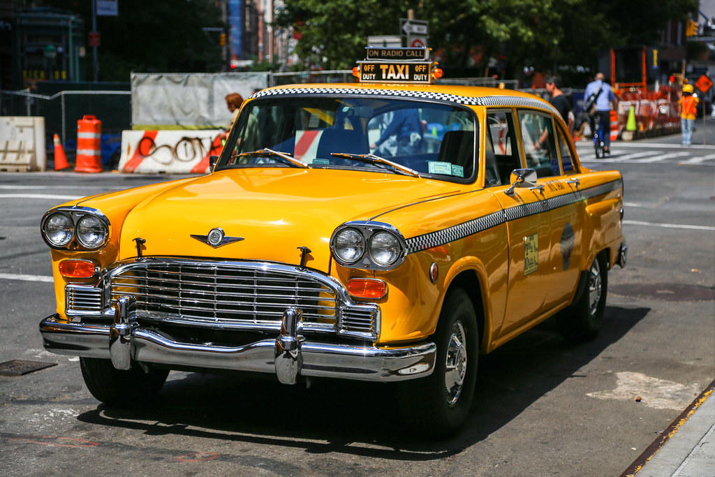 Старый таксопарк. Checker Cab. Старые машины такси. Старое такси Нью Йорка. Ретро такси Нью Йорк.