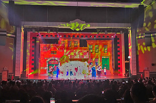 Universal Studios Singapore - Elmos TV time stage