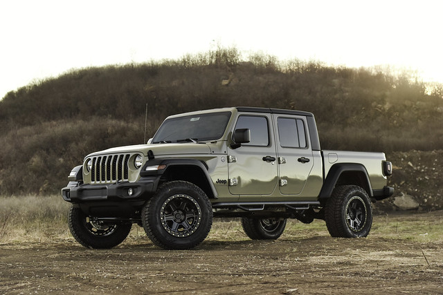 jeep-gladiator-wheels-20-inch-black-rhino-reno-matte-black-brass-bolts-rims - 01