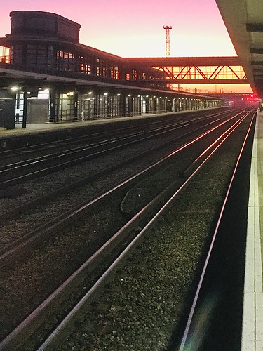 glow platform sky red shine rail tracks trackw eurostar autumn dawn train station southeastern