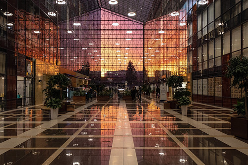 businesscenter building architecture atrium siriuspark sunset moscow russia sunlight goldenhour glass hall lines nagatinosadovniki people parallels symmetry reflection realestate urban city cityscape