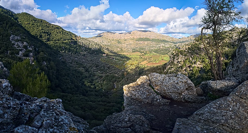 fb190019afb190022aa koaxial view pano hugin lluc monastery mountains berge mallorca tree light shades shadow valley clouds wolken landscape landschaft nature
