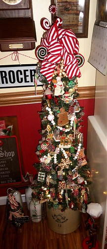2019 Christmas Kitchen Tree and Hutch