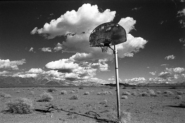 Abandoned school Amboy, Ca_nikkor 28mm 2.8ais redfilter, Ilford Hp5plus.